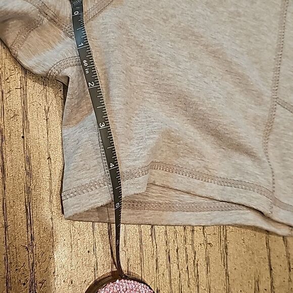 High rise  workout shorts size S with extendable pockets NWOT never worn - Picture 7 of 8